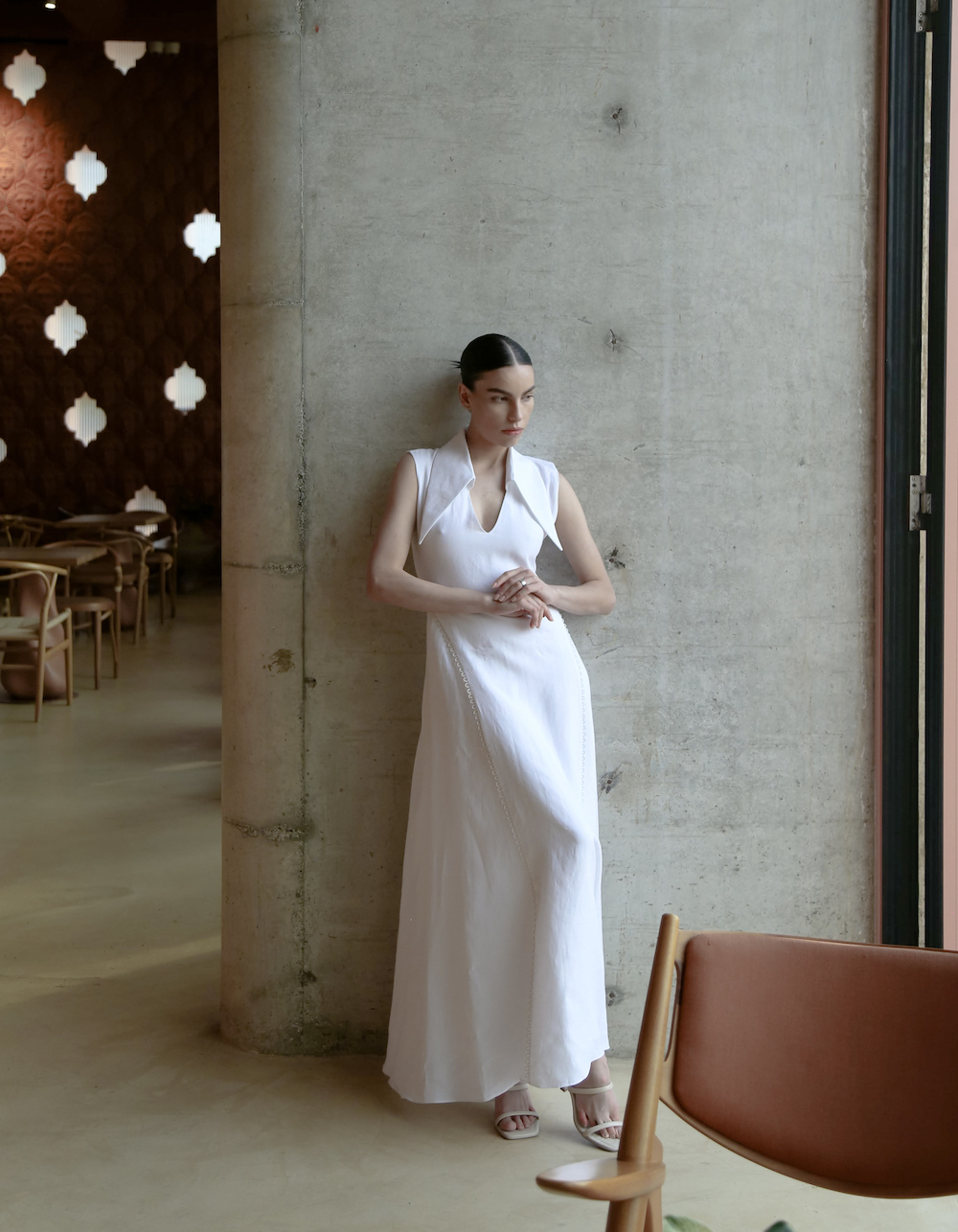 AMARI Sleeveless Maxi White Linen Dress  maet
